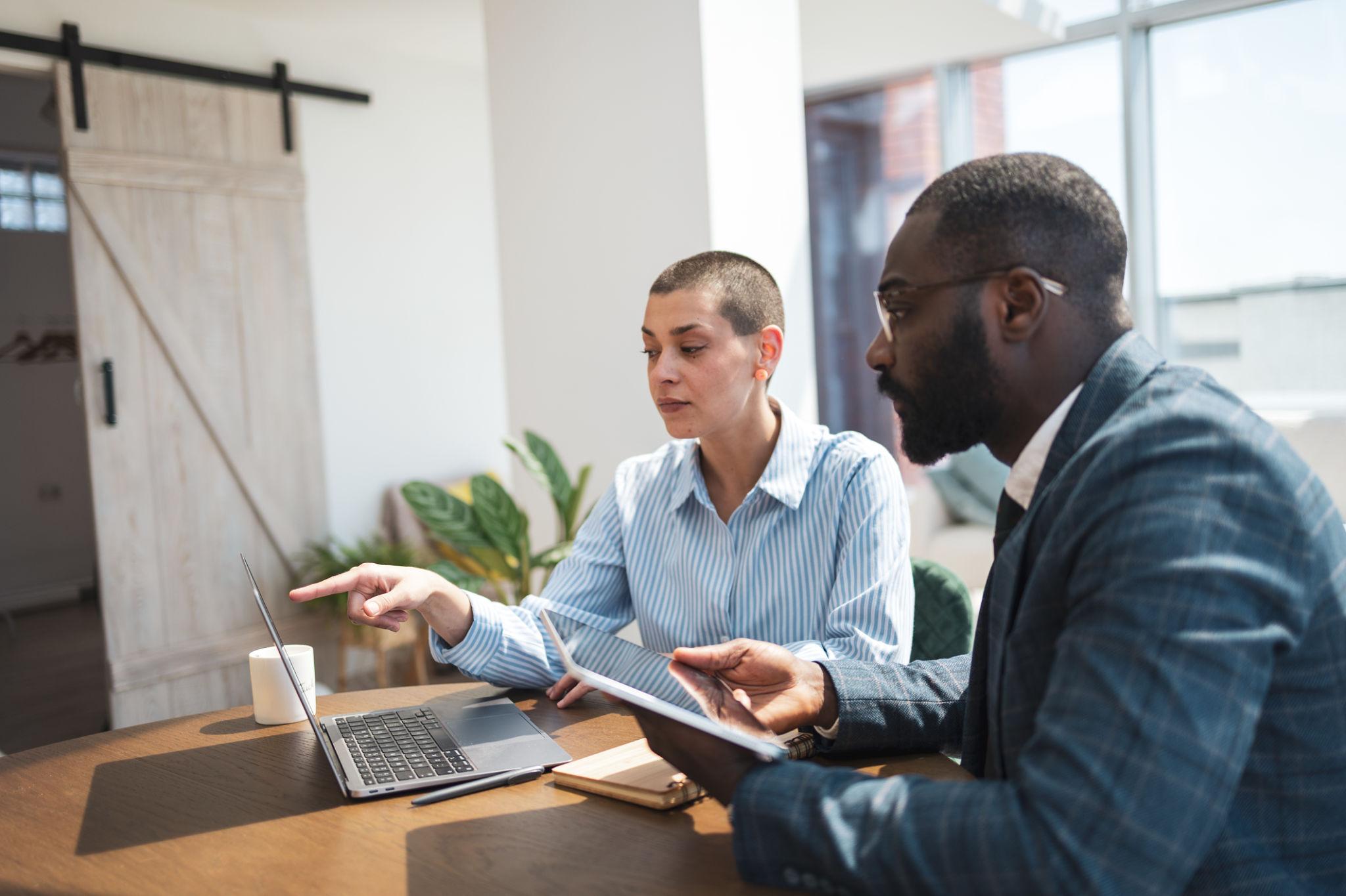 IT consultant reviewing systems with a client during managed IT services consultation in Nashville